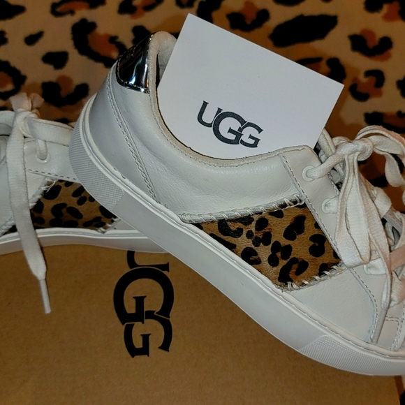UGG Shoes - UGG Sneaker w/Dinale Exotic, cream color w/leopard sz 6